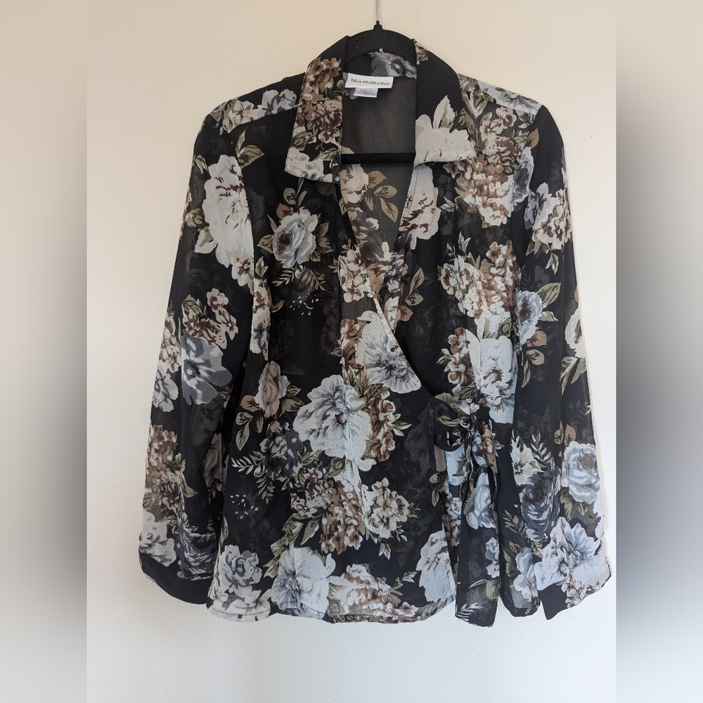 NorthStyle Black and White Floral Tie Front Blouse Size M